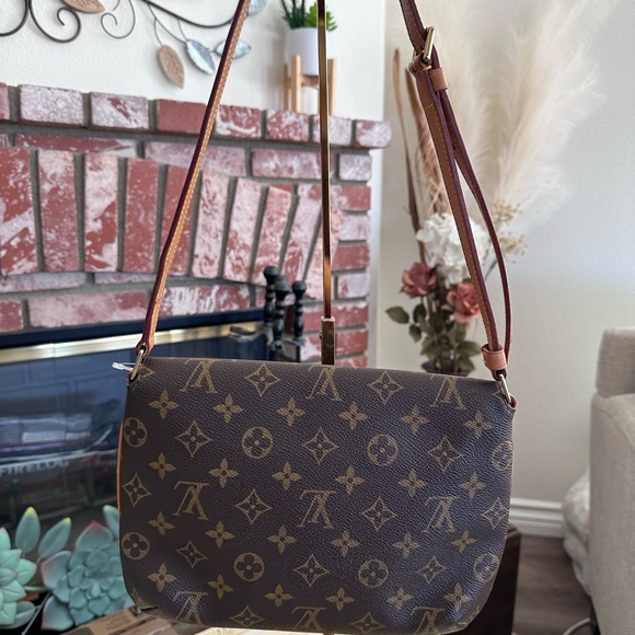 Louis Vuitton Musette Tango Monogram Canvas Shoulder Bag – Authentic - Picture 2 of 9